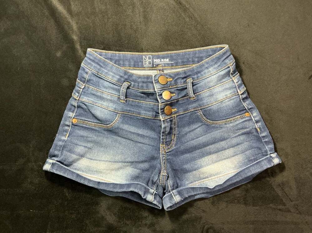 No Boundaries Mid Rise Denim Shorts Size 3